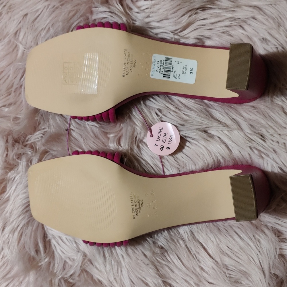 Shoes - Picture 4 of 9